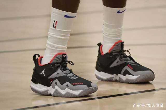 巴萨官方：费兰-托雷斯参加部分合练